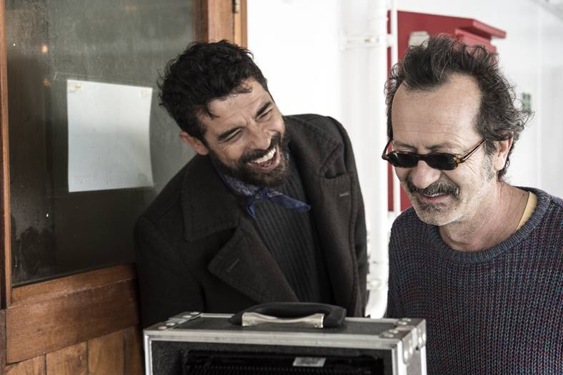 Papaleo in viaggio per l’Uruguay: primi ciak del suo nuovo film “Onda su Onda”