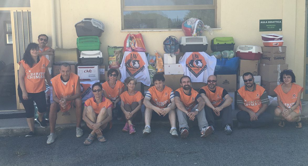LAV Roma consegna gli aiuti raccolti per gli animali colpiti dal sisma