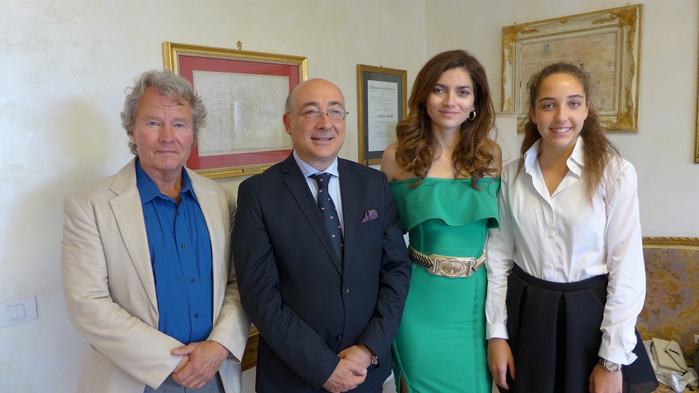 La giovanissima attrice romana Letizia Pinocci presto ad Hollywood con “The White Stallion” ricevuta dall’ambasciatore di Monte-Carlo con il cast del film “Mission Possible”