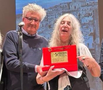 Matera Fiction consegna la targa d’oro a Patti Smith per le colonne sonore