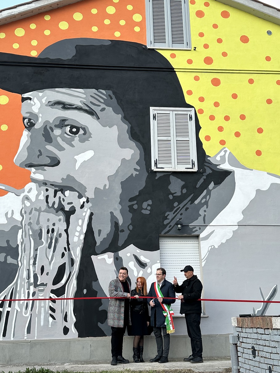 Narni, un murale dedicato ad Alberto Sordi è stato inaugurato da suo cugino Igor Righetti e realizzato da David Pompili