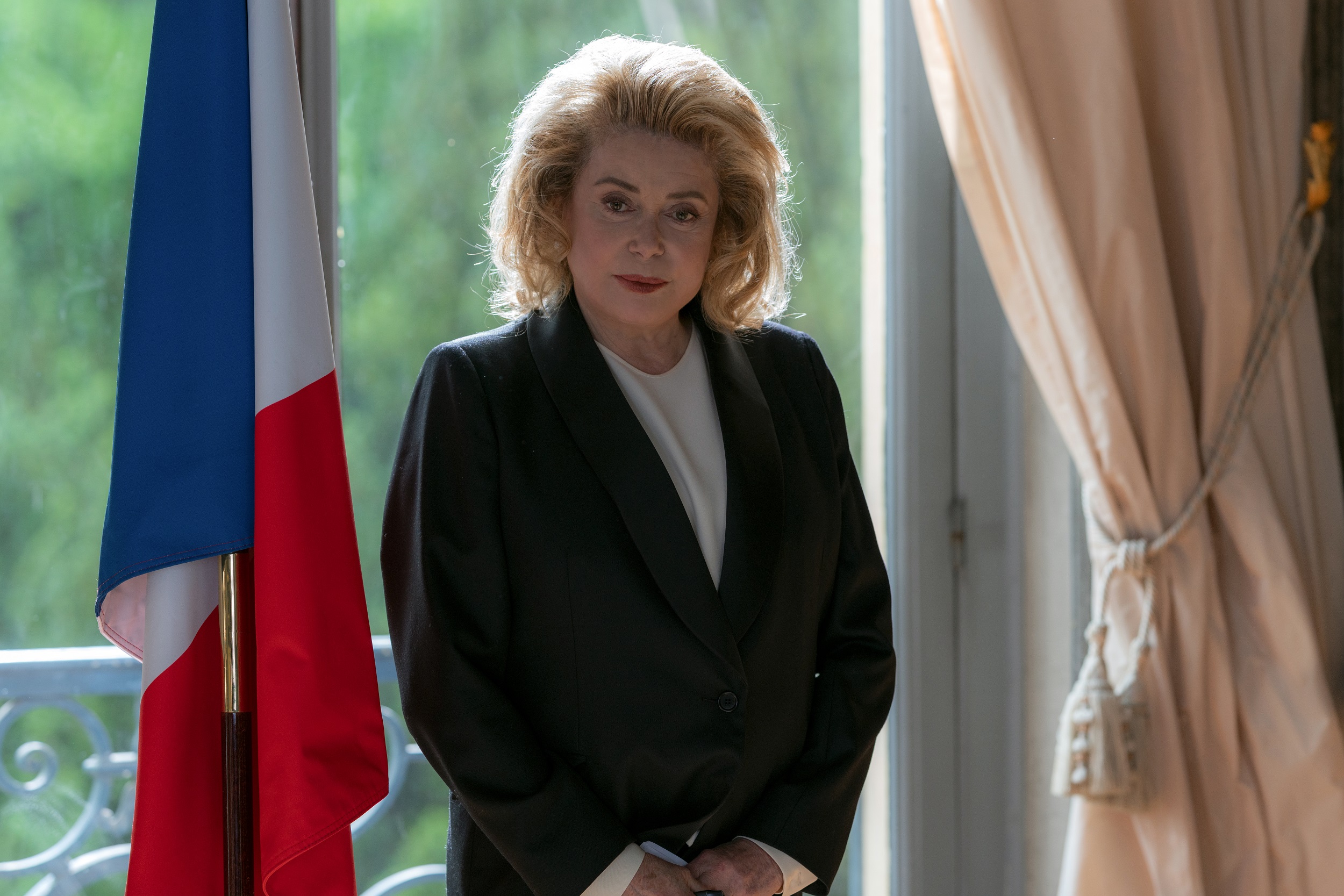 Il trailer de “La moglie del Presidente” con Catherine Deneuve, dal 24 aprile al cinema