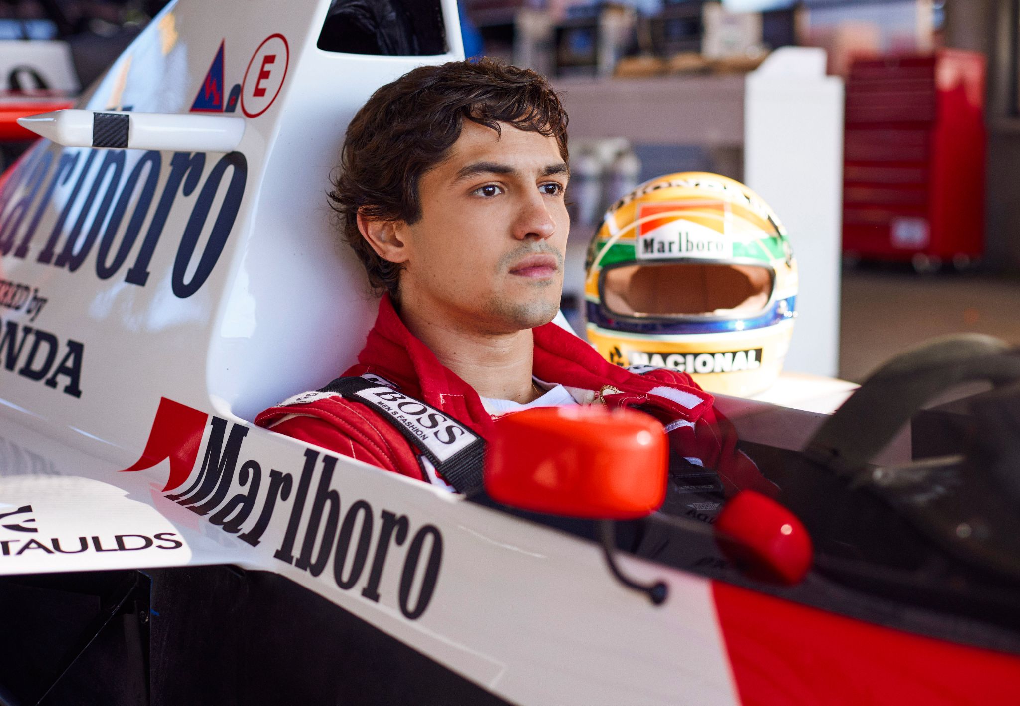 Netflix: “Senna”, il teaser trailer della miniserie sulla leggenda della Formula 1, in arrivo nel 2024
